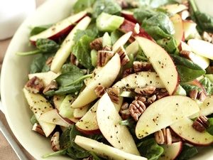 Ensalada de espinacas y manzana | Receta Fácil